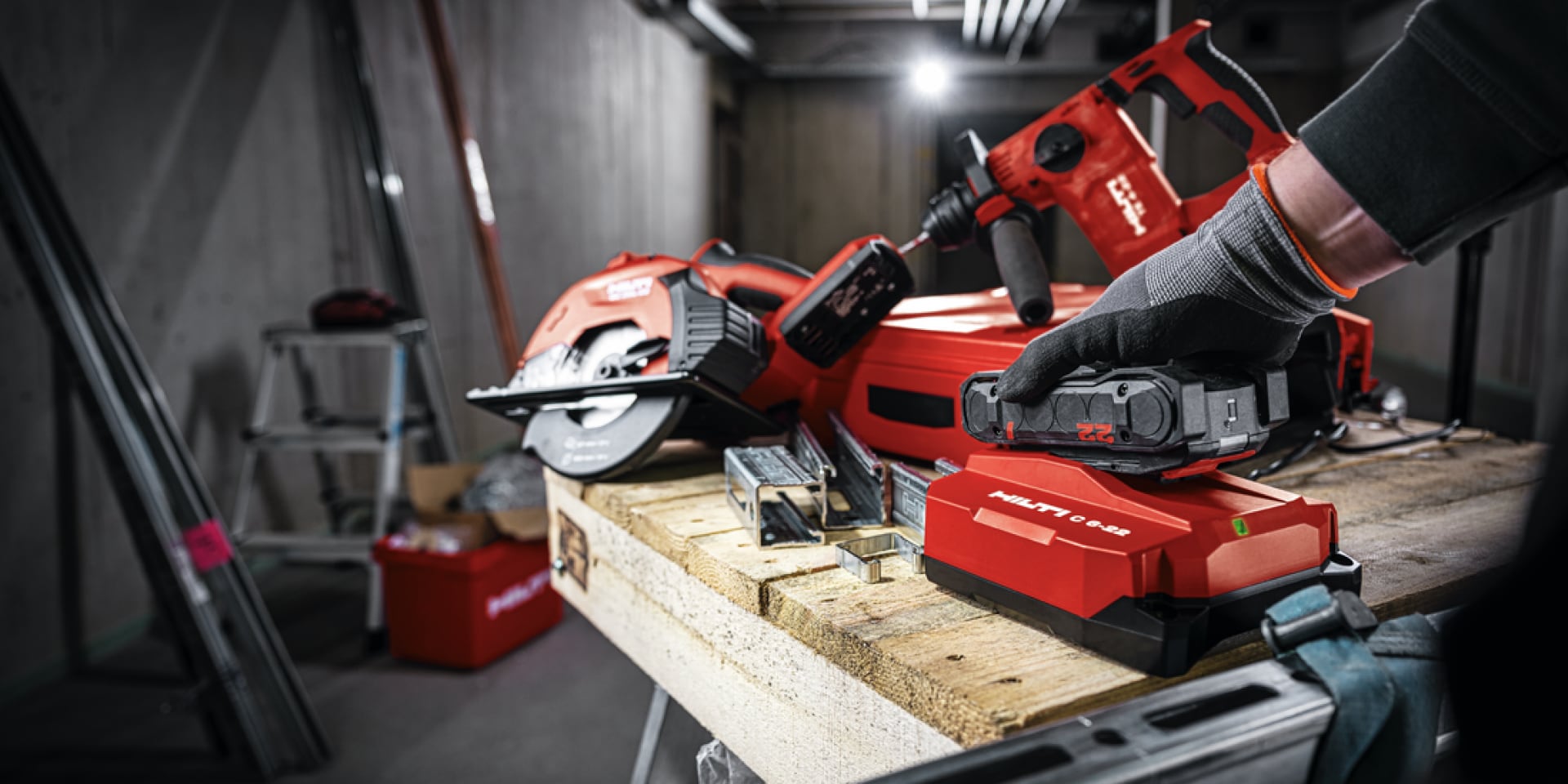 Cordless tools and battery charging in a workshop