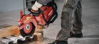 DSH 700-22 ATC Battery-powered cut-off saw (300mm) Versatile rear-handle battery cut-off saw, for cutting up to 120 mm with 300 mm blades in concrete, masonry and metal (Nuron battery platform) Applications 1