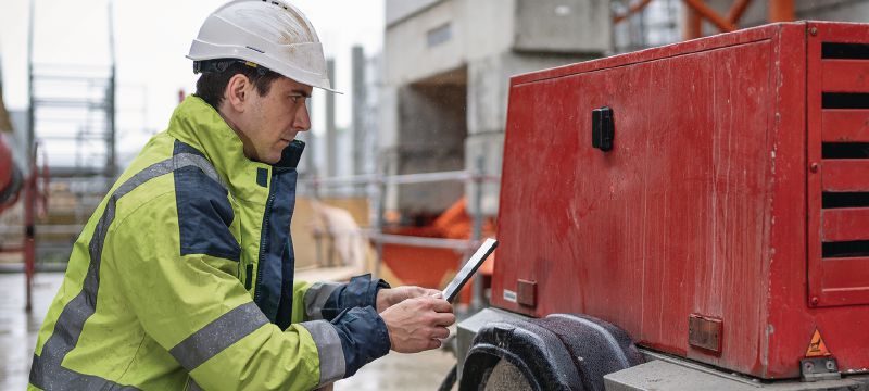 AI T400 GPS equipment tracking tag Robust and easy-to-install GPS trackers for construction equipment, helping you manage, protect, and track equipment on the jobsite (Hilti ON!Track) Applications 1